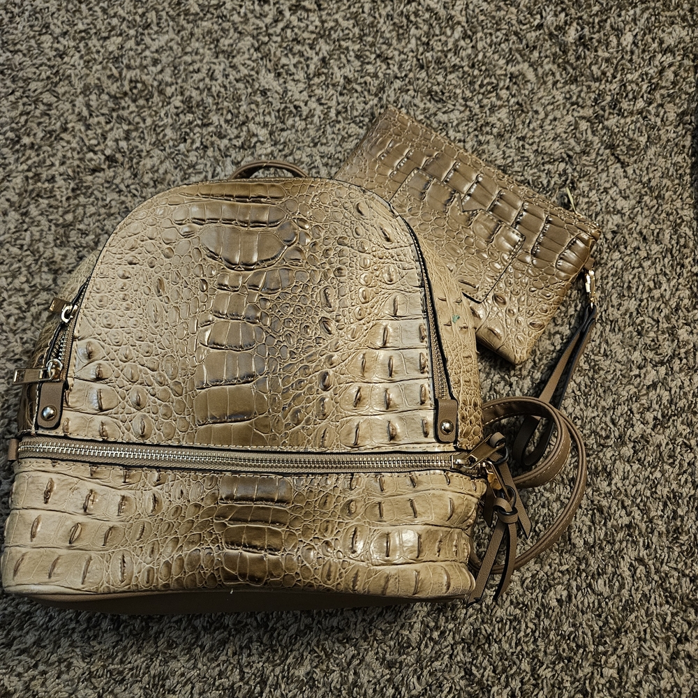 Elegant Crocodile Pattern Tan Backpack - image 2